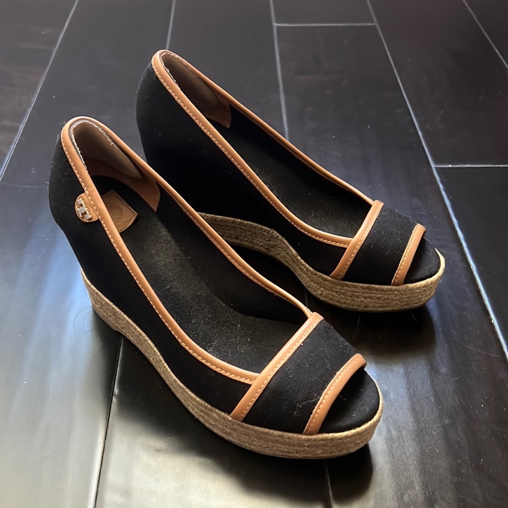 Tory Burch Black and Tan Wedge Size 6.5